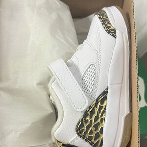 Jordan Kids Sneakers in White and Gold